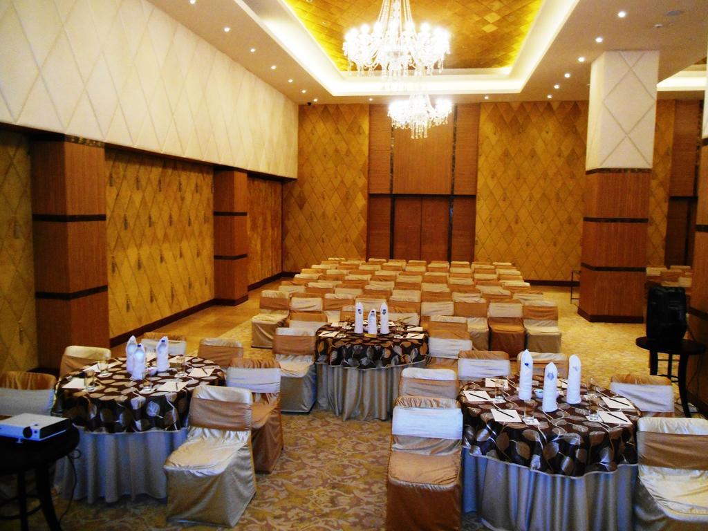 Country Inn & Suites By Radisson, Meerut Extérieur photo