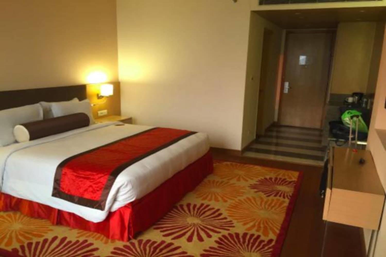 Country Inn & Suites By Radisson, Meerut Extérieur photo